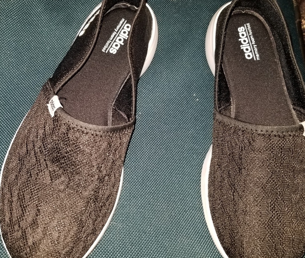 Adidas black sz 9